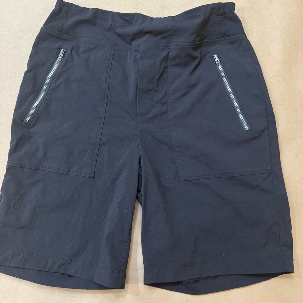 Athleta Women's Black Pull-up Athletic Shorts Size 6